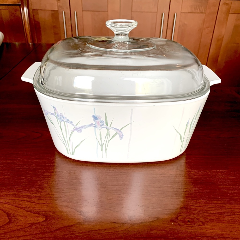 Corningware Shadow Iris 5 liters casserole dish and Pyrex clear glass domed lid